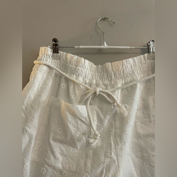 Lauren Conrad White Shorts - Picture 2 of 4